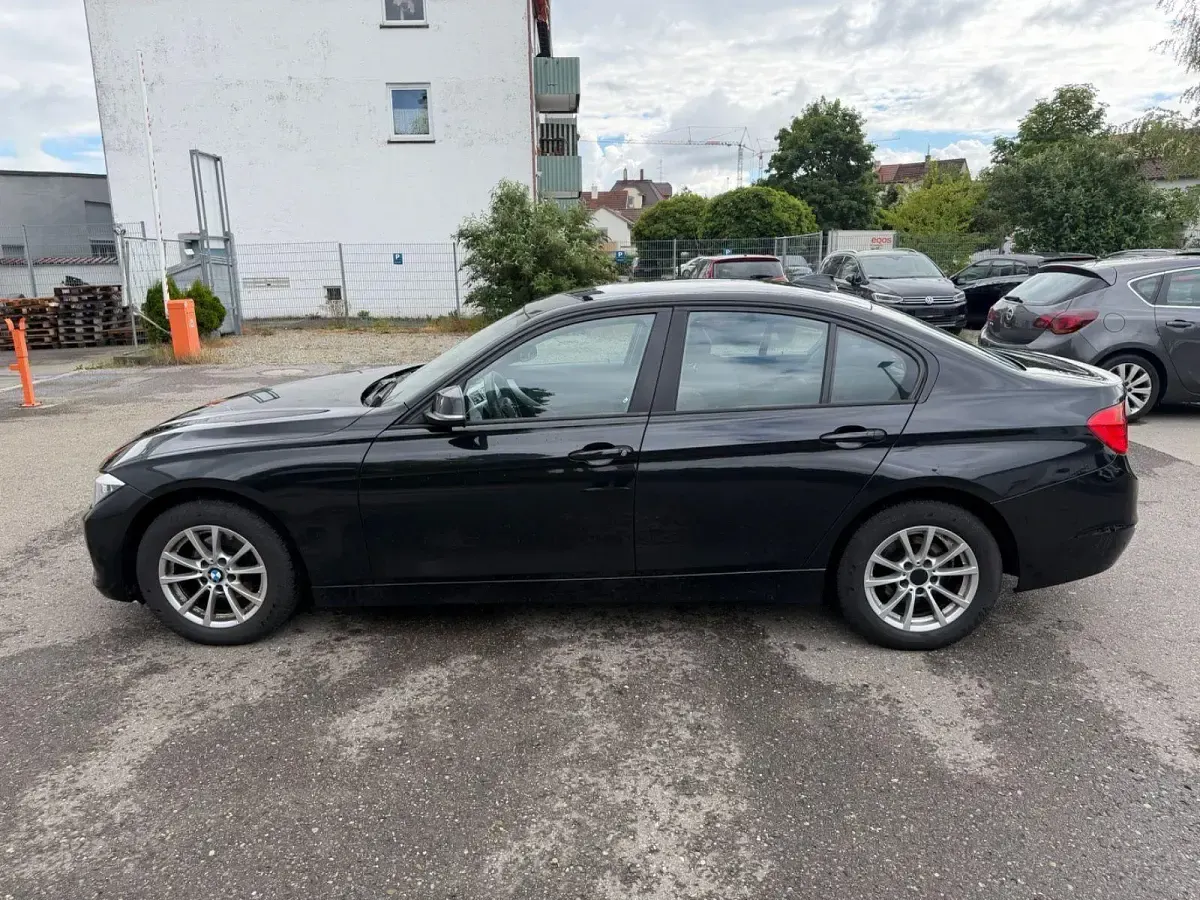Gebraucht BMW 316 136 PS (100 kW) 2012 Schwarz Limousine