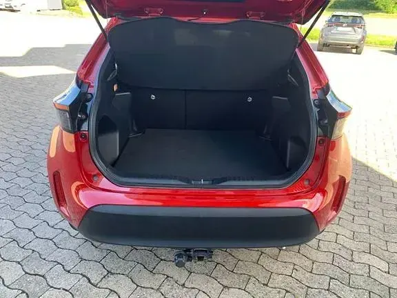Gebraucht Toyota Yaris Connect Style 116 PS (85 kW) 2022 Karminarot metallic Kleinwagen