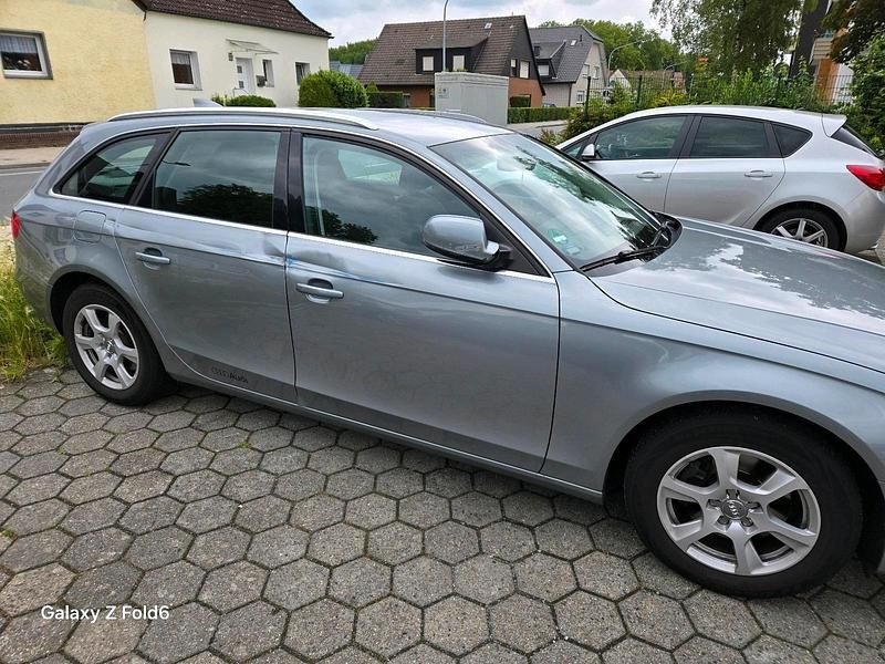 Grau Gebraucht 2011 Audi A4 Attraction Kombi | 4.000 € - Bild 1/4