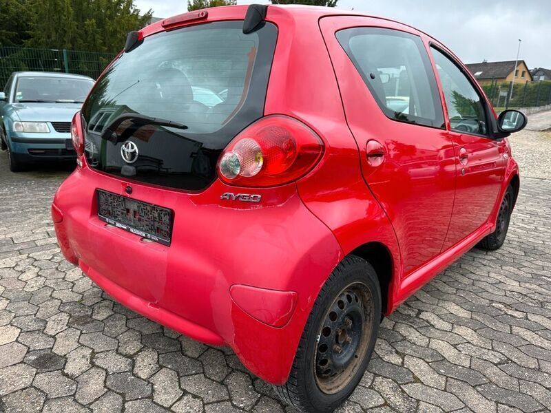 Gebraucht Toyota Aygo 68 PS (50 kW) 2006 Rot Kleinwagen