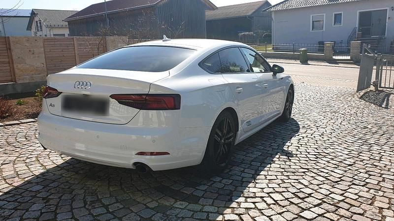 Gebraucht Audi A5 Sportback Ambiente 190 PS (139 kW) 2018 Weiß Kleinwagen