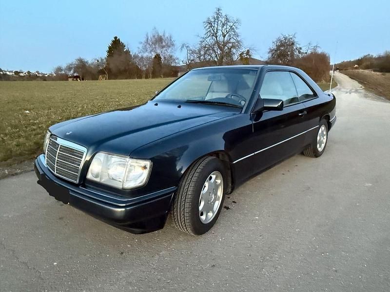 Gebraucht Mercedes 220 150 PS (110 kW) 1996 Schwarz Coupé