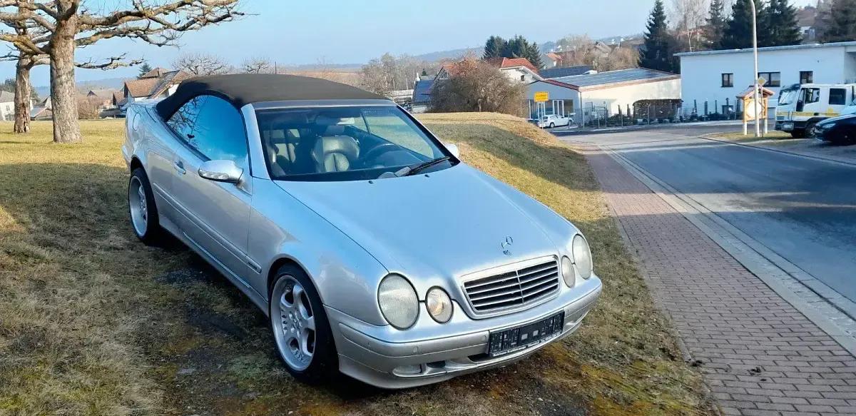 Gebraucht Mercedes CLK230 197 PS (144 kW) 2001 Silber Cabrio