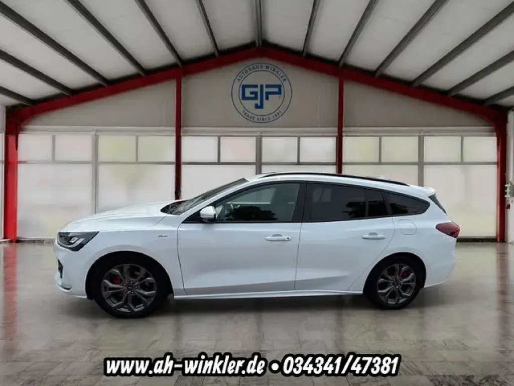 Gebraucht Ford Focus ST-Line 125 PS (91 kW) 2022 Weiß Kombi