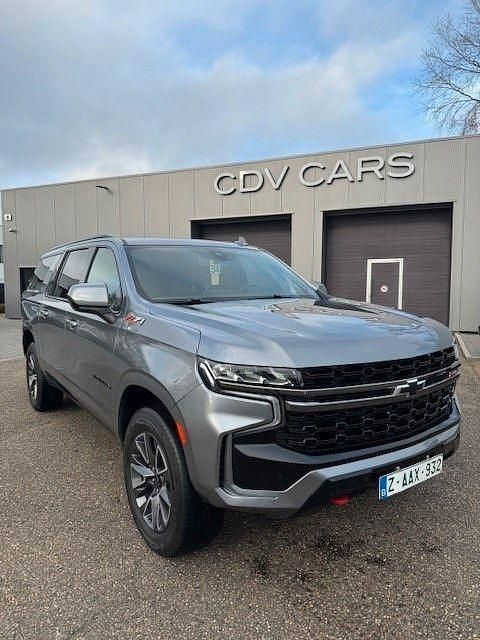 Grau Gebraucht 2022 Chevrolet Suburban SUV | 59.995 € - Bild 1/4