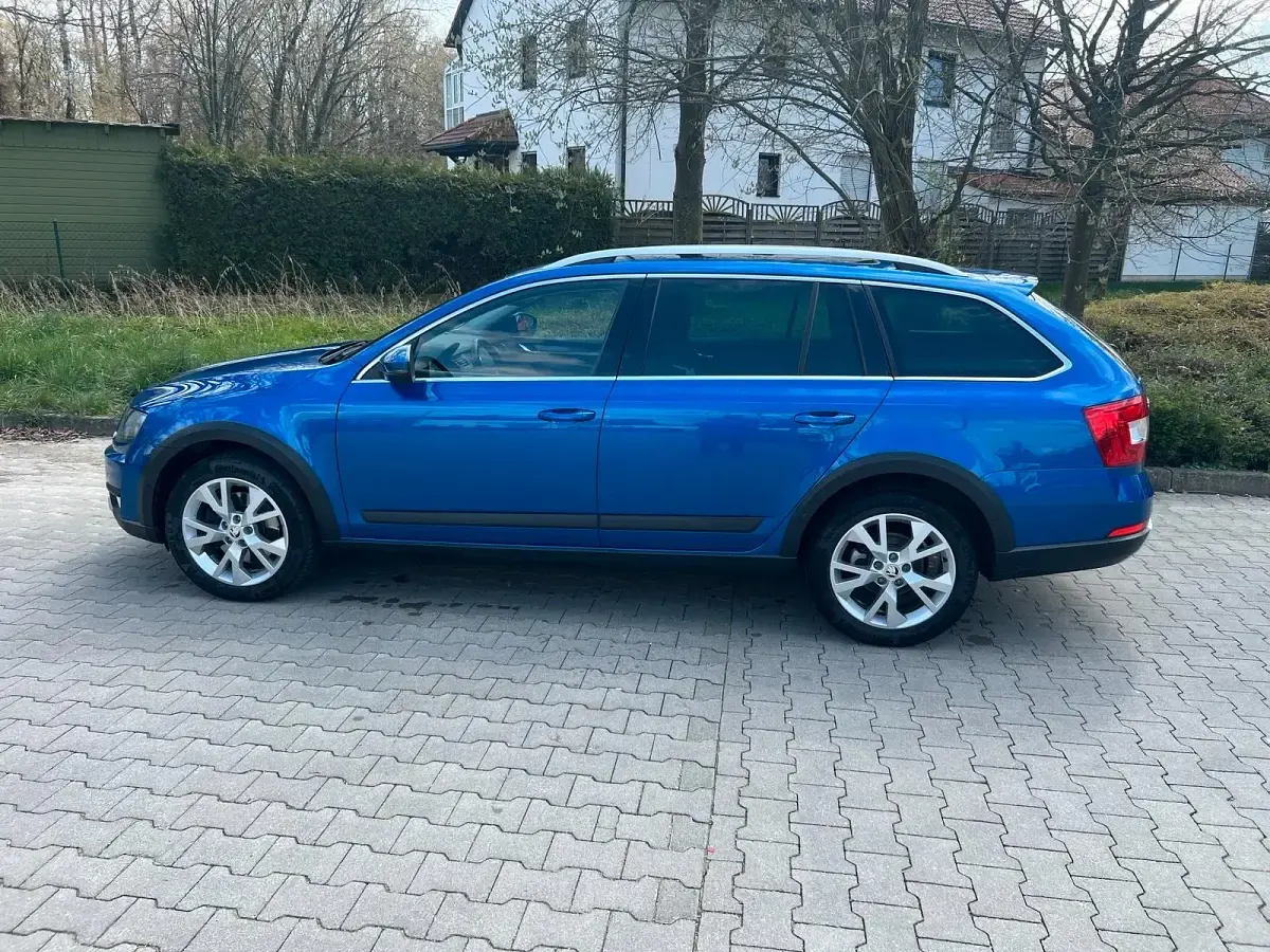 Gebraucht Skoda Octavia 184 PS (135 kW) 2014 Blau Kombi