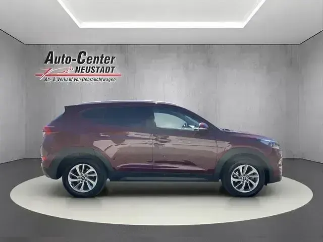 Gebraucht Hyundai Tucson Trend 177 PS (130 kW) 2016 Rot SUV