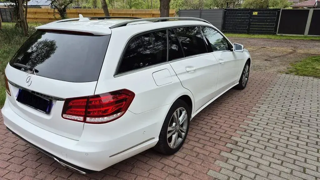 Gebraucht Mercedes E300 Avantgarde 231 PS (169 kW) 2015 Weiß Limousine