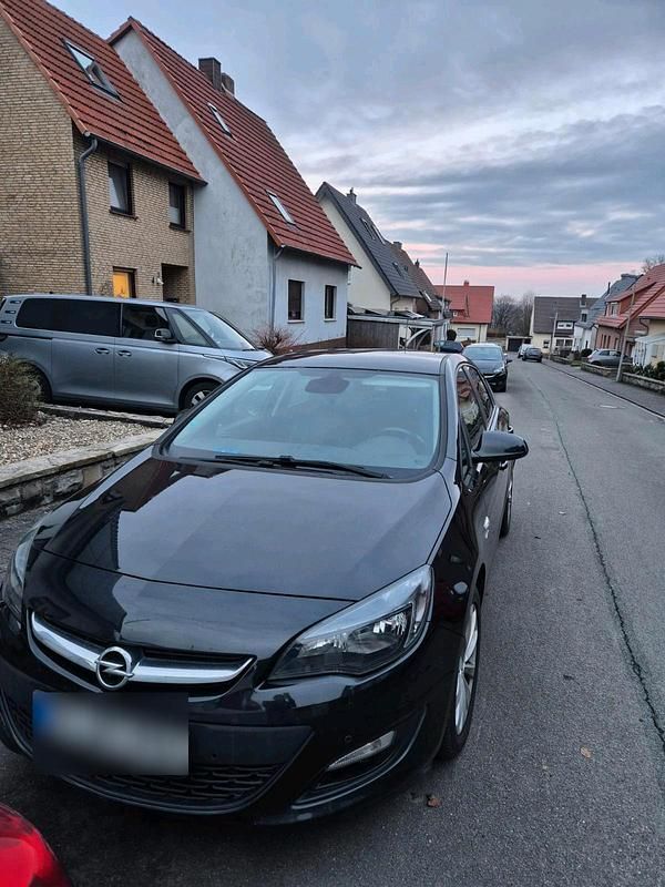 Gebraucht Opel Astra 140 PS (102 kW) 2013 Schwarz Limousine