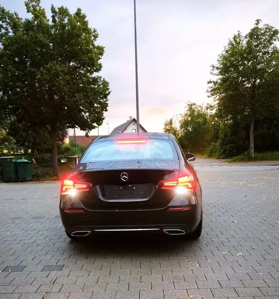 Gebraucht Mercedes A200 163 PS (119 kW) 2021 Limousine