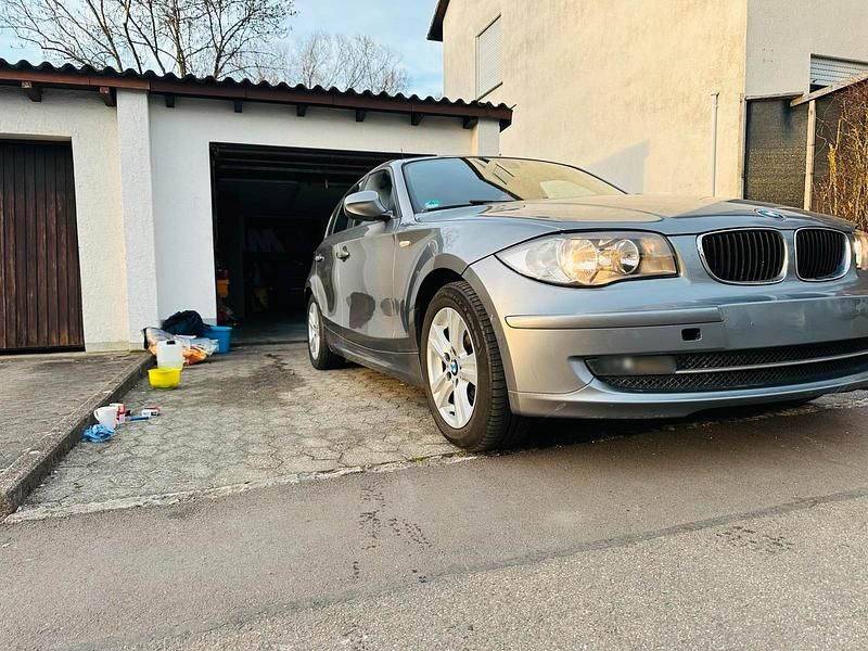 Gebraucht BMW 118 143 PS (105 kW) 2011 Grau Kleinwagen