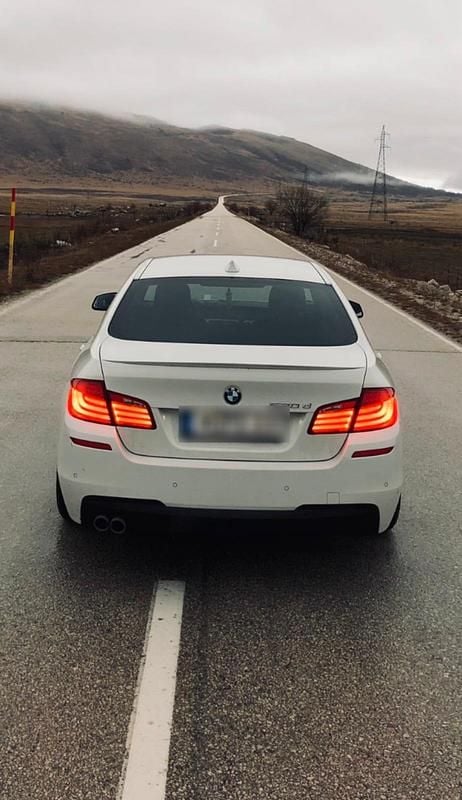 Weiß Gebraucht 2013 BMW 520 M Sport Limousine | 16.500 € (Teuer) - Bild 1/4