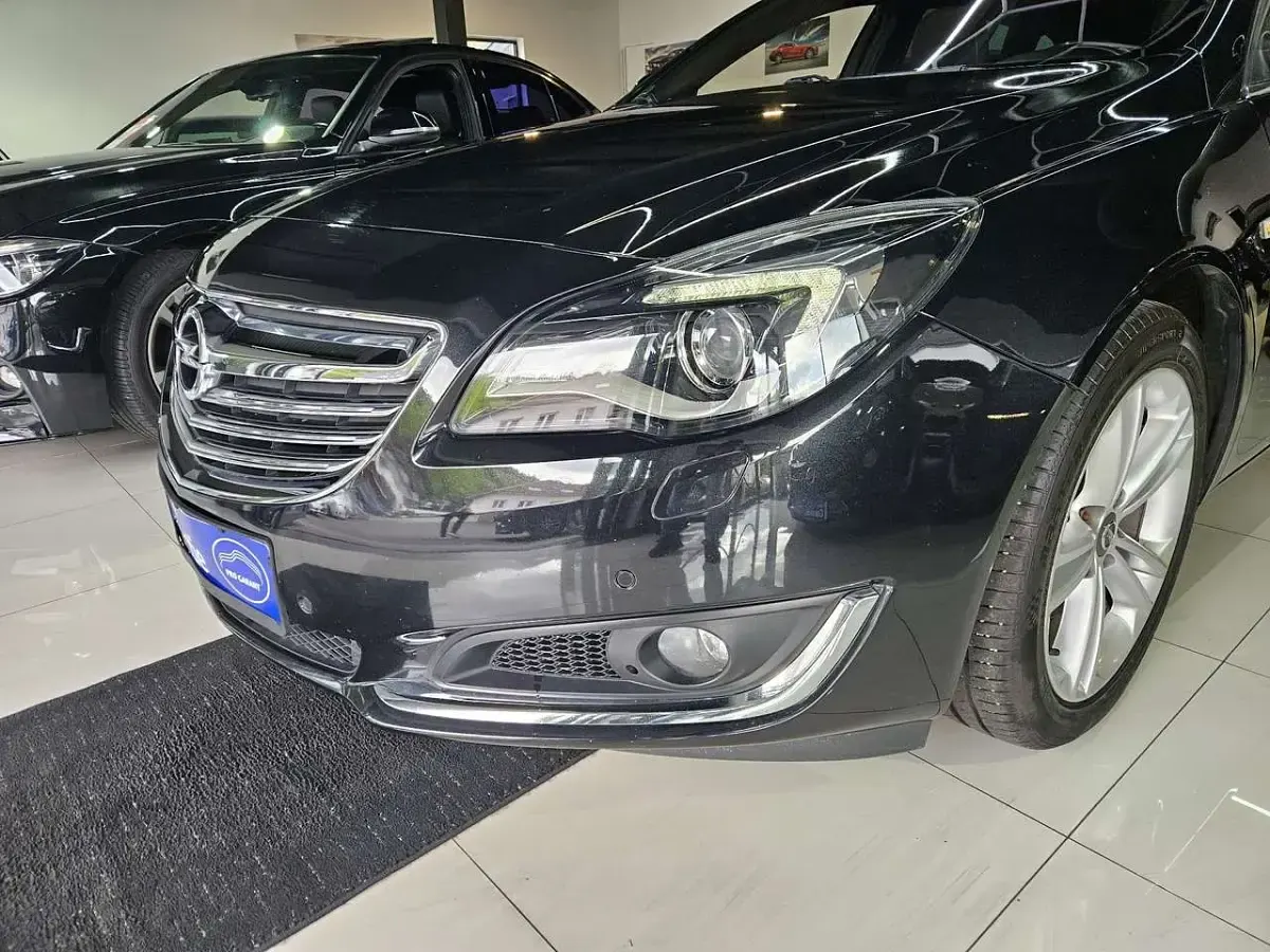 Gebraucht Opel Insignia Sport 140 PS (102 kW) 2013 Karbonschw graphitschw midnigh Kombi