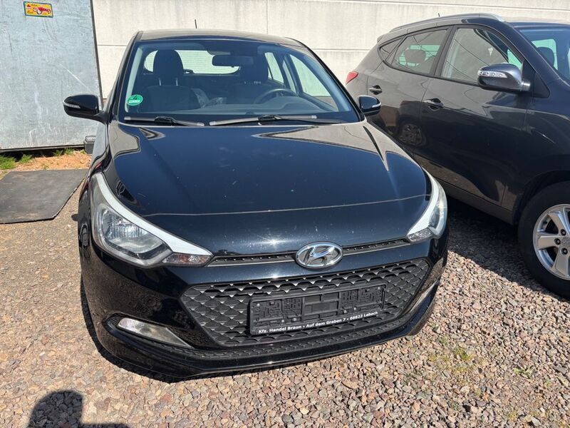 Schwarz Gebraucht 2016 Hyundai i20 Limousine | 8.490 € (Fairer Preis) - Bild 1/4