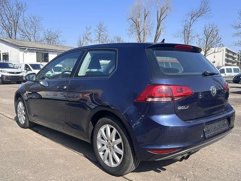Gebraucht VW Golf VII Highline 140 PS (102 kW) 2013 Blau metallic Kleinwagen