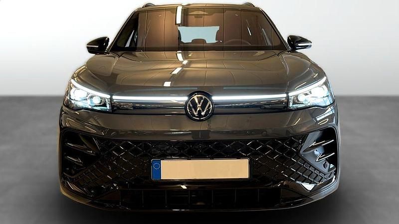 Neu VW Tiguan R-line 193 PS (141 kW) 2025 Grau SUV