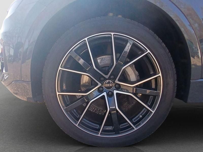 Gebraucht Audi Q8 Ambiente 286 PS (210 kW) 2023 Individuallackierungen audi exclusive SUV