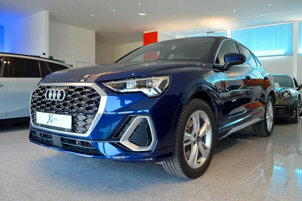 Gebraucht Audi Q3 Sportback Business 200 PS (147 kW) 2023 Blau SUV
