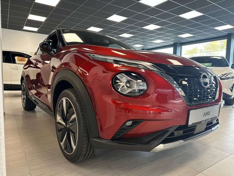 Fuji sunset red metallic/black Gebraucht 2023 Nissan Juke SUV | 25.900 € (Etwas zu teuer) - Bild 1/4