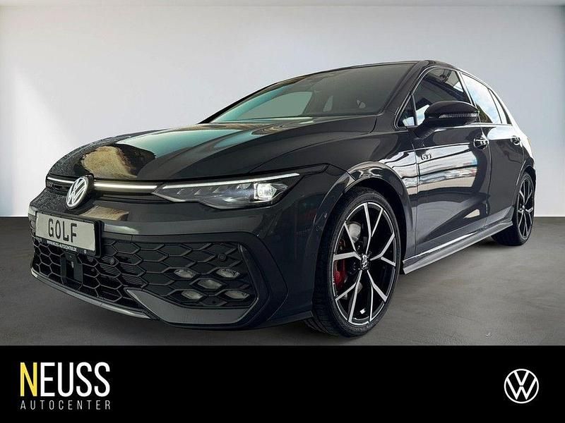 Delfingrau metallic Neu 2025 VW Golf VIII GTI Limousine | 52.999 € (Teuer) - Bild 1/4