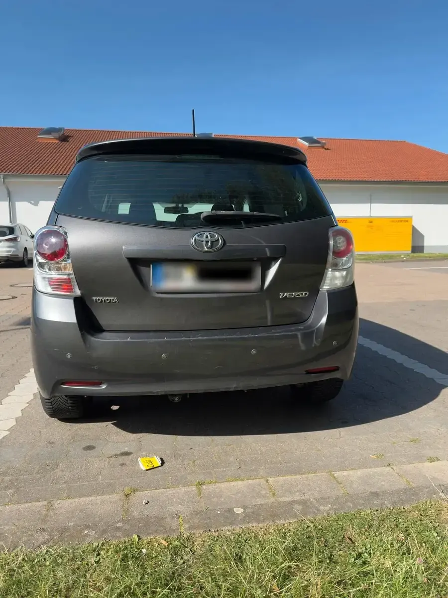 Gebraucht Toyota Verso 150 PS (110 kW) 2010 Grau Van / Kleinbus