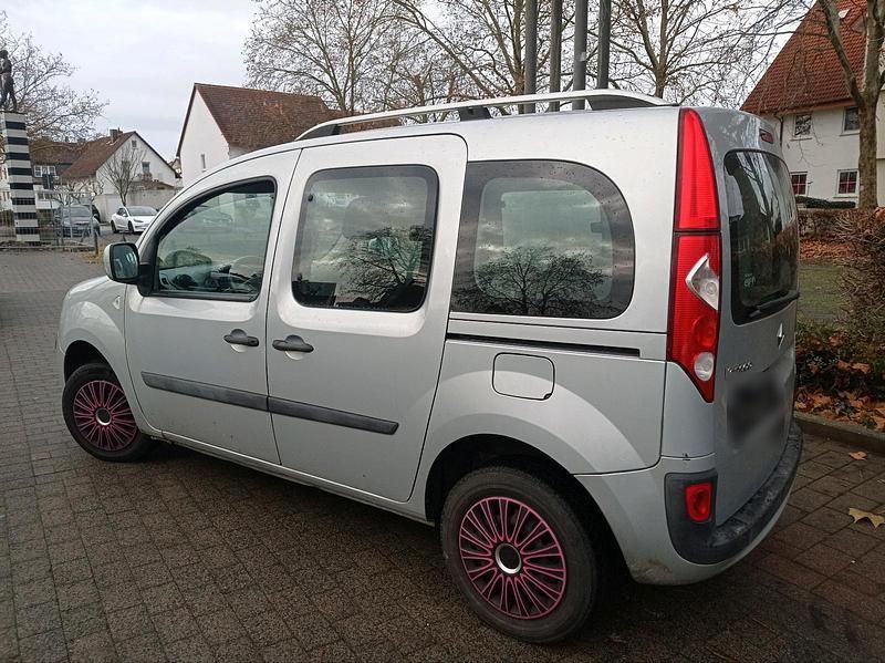 Gebraucht Renault Kangoo 85 PS (62 kW) 2010 Silber Van / Kleinbus