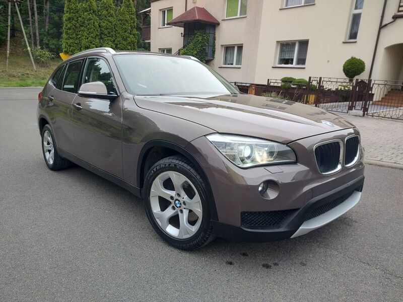 Braun Gebraucht 2013 BMW X1 Sport Line SUV | 10.399 € (Fairer Preis) - Bild 1/4