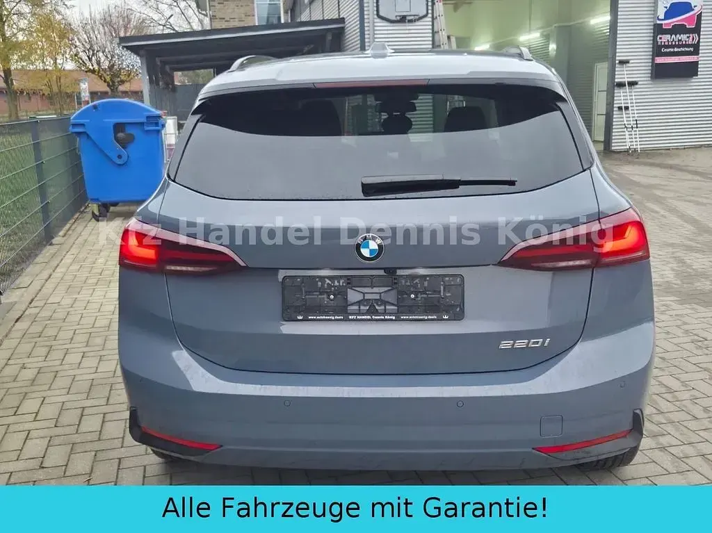 Gebraucht BMW 220 Active Tourer 170 PS (125 kW) 2025 Grau Van / Kleinbus