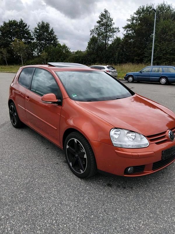 Orange Gebraucht 2006 VW Golf V Kleinwagen | 2.900 € (Fairer Preis) - Bild 1/4