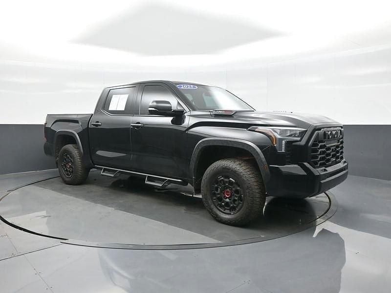 Gebraucht Toyota Tundra 436 PS (320 kW) 2025 Schwarz Abholung
