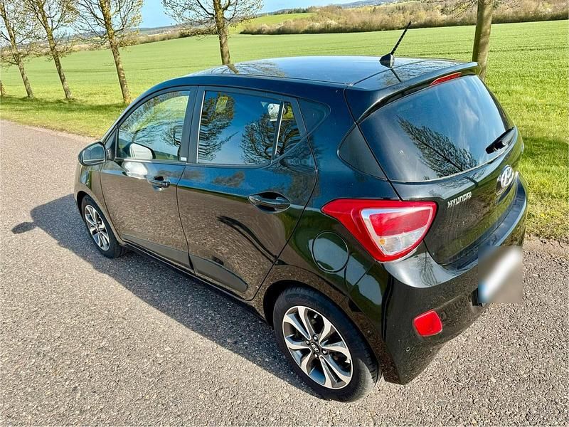 Gebraucht Hyundai i10 87 PS (63 kW) 2016 Schwarz Kleinwagen