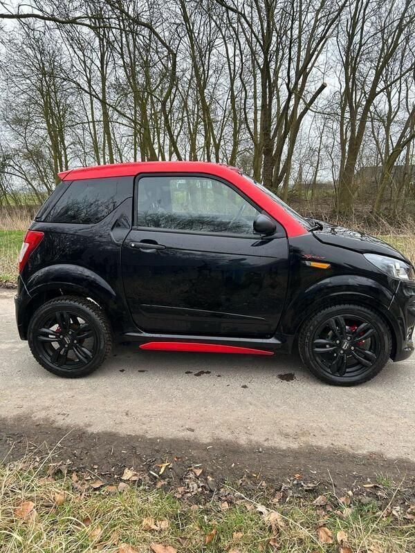 Schwarz Gebraucht 2019 Ligier JS50 Kleinwagen | 10.500 € - Bild 1/4