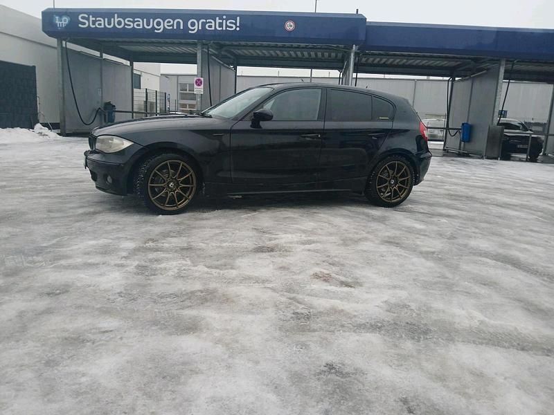 Gebraucht BMW 118 129 PS (94 kW) 2007 Schwarz Kleinwagen