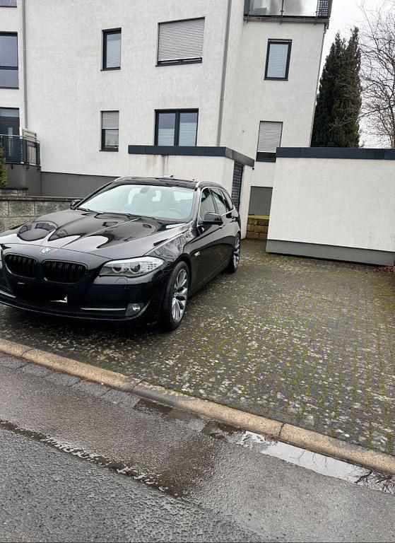 Gebraucht BMW 523 204 PS (150 kW) 2011 Schwarz Kombi