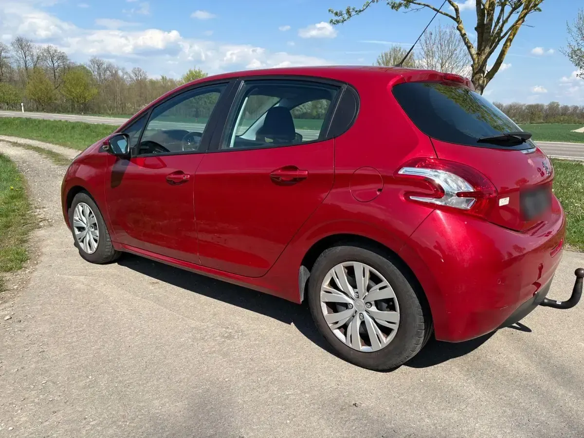Gebraucht Peugeot 208 Active 92 PS (67 kW) 2013 Rot Kleinwagen