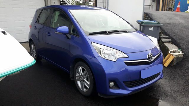 Gebraucht Toyota Verso-S Life 90 PS (66 kW) 2011 Blau metallic Van / Kleinbus