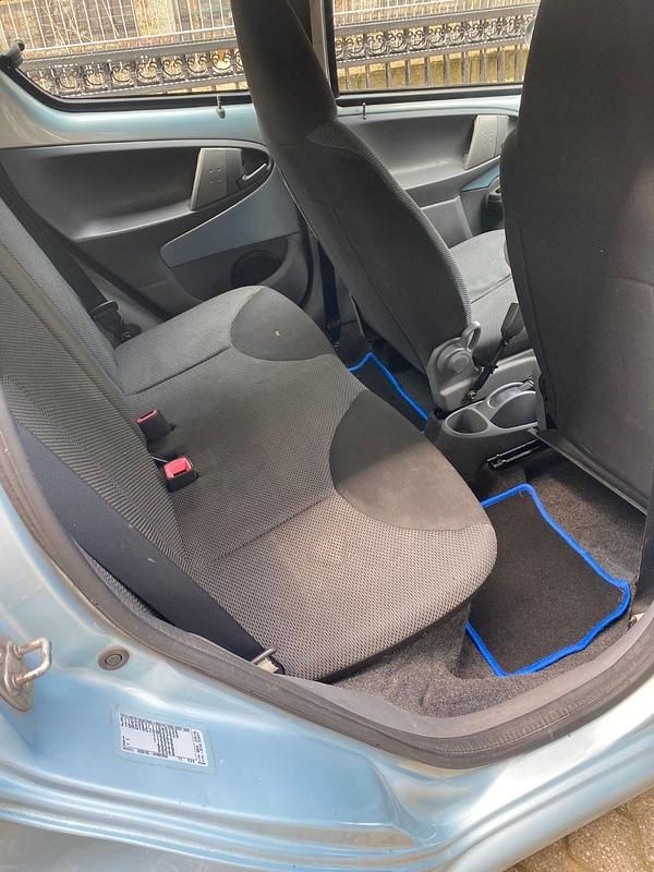 Gebraucht Toyota Aygo 69 PS (50 kW) 2005 Blau Kleinwagen