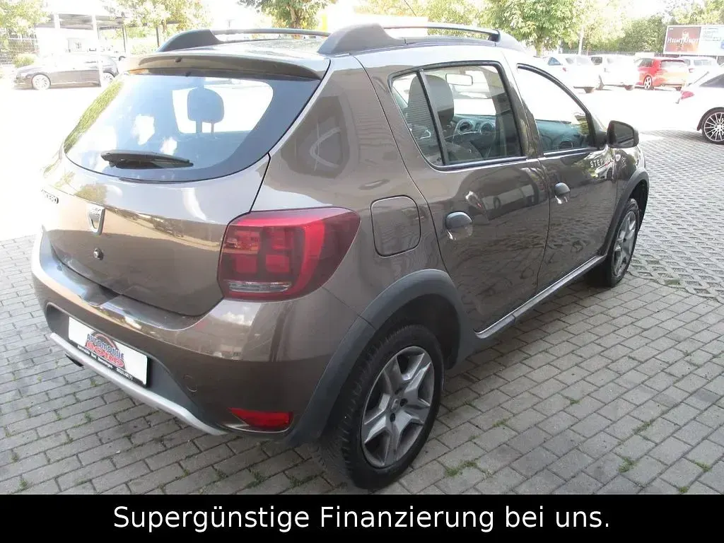 Gebraucht Dacia Sandero Essentiel 90 PS (66 kW) 2019 Braun SUV