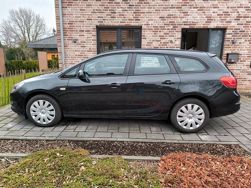 Gebraucht Opel Astra 110 PS (80 kW) 2014 Schwarz Kombi