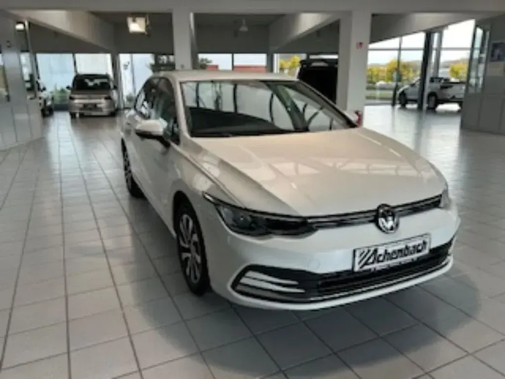 Gebraucht VW Golf VIII Active 131 PS (96 kW) 2022 Andere farbe Limousine