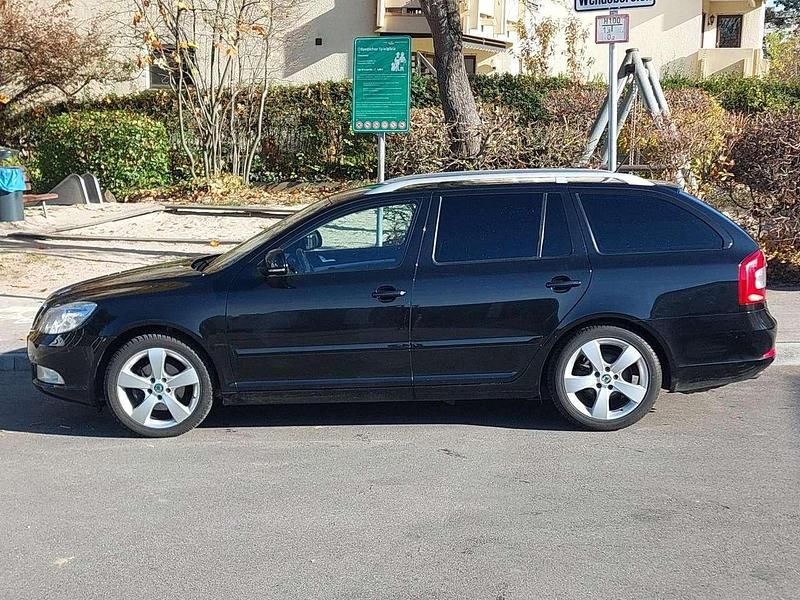 Schwarz Gebraucht 2010 Skoda Octavia Elegance Kombi | 5.600 € (Fairer Preis) - Bild 1/4