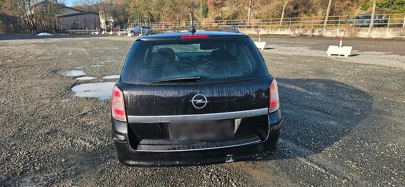 Gebraucht Opel Astra 125 PS (91 kW) 2010 Schwarz Kombi