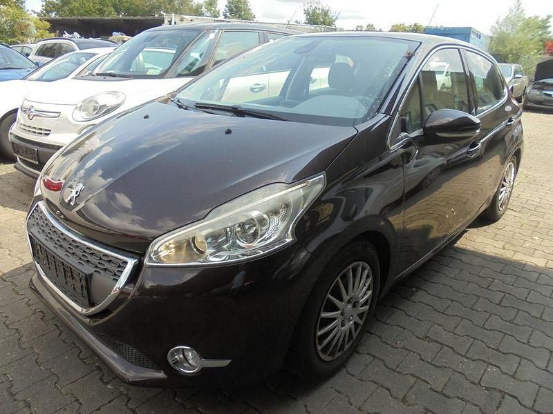 Gebraucht Peugeot 208 Allure 95 PS (69 kW) 2012 Braun Kleinwagen