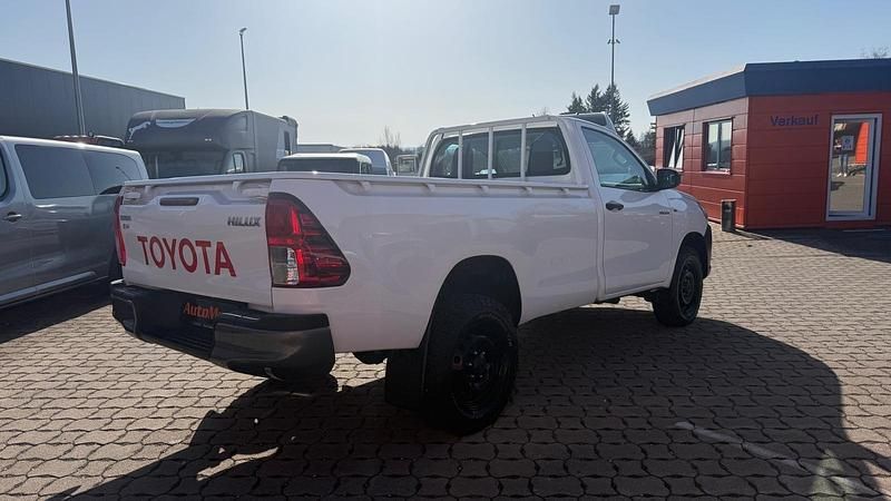 Gebraucht Toyota HiLux 150 PS (110 kW) 2023 Weiß Abholung