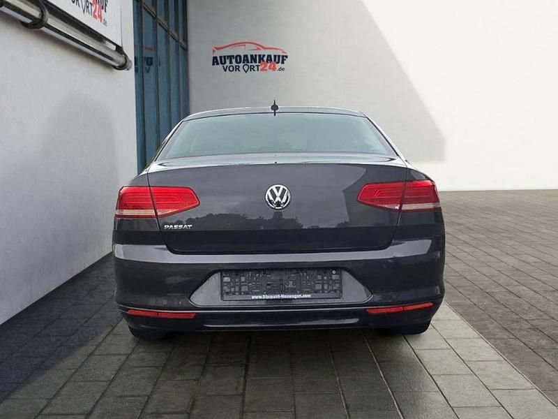 Gebraucht VW Passat Comfortline 150 PS (110 kW) 2018 Grau Limousine