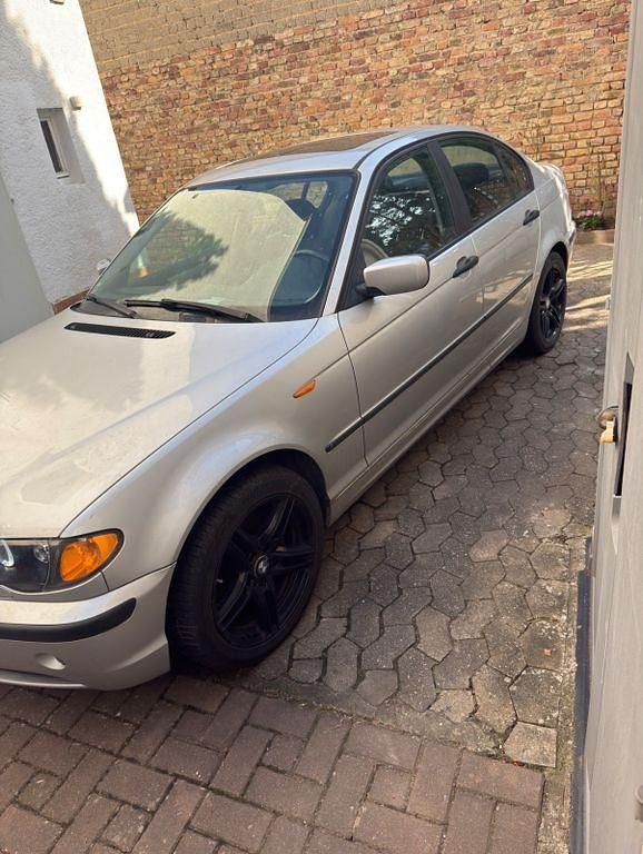 Gebraucht BMW 320 150 PS (110 kW) 2002 Silber Limousine