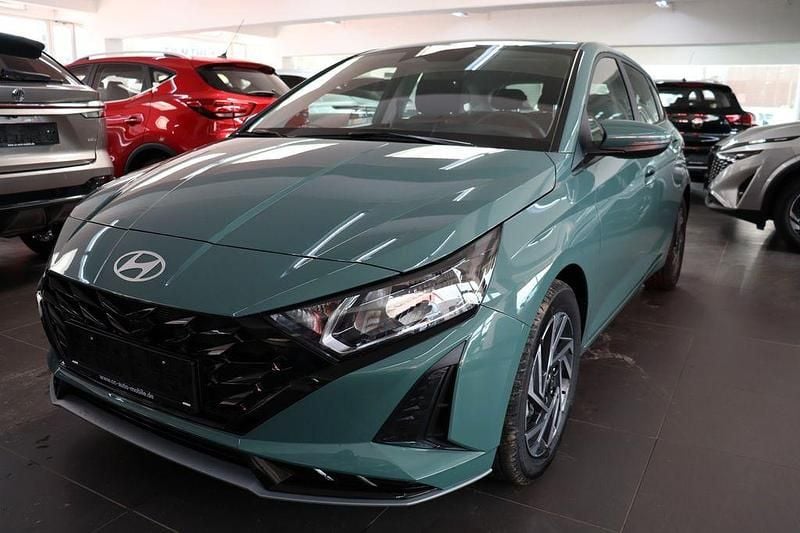 Grün Neu 2025 Hyundai i20 Limousine | 20.380 € (Guter Preis) - Bild 1/4