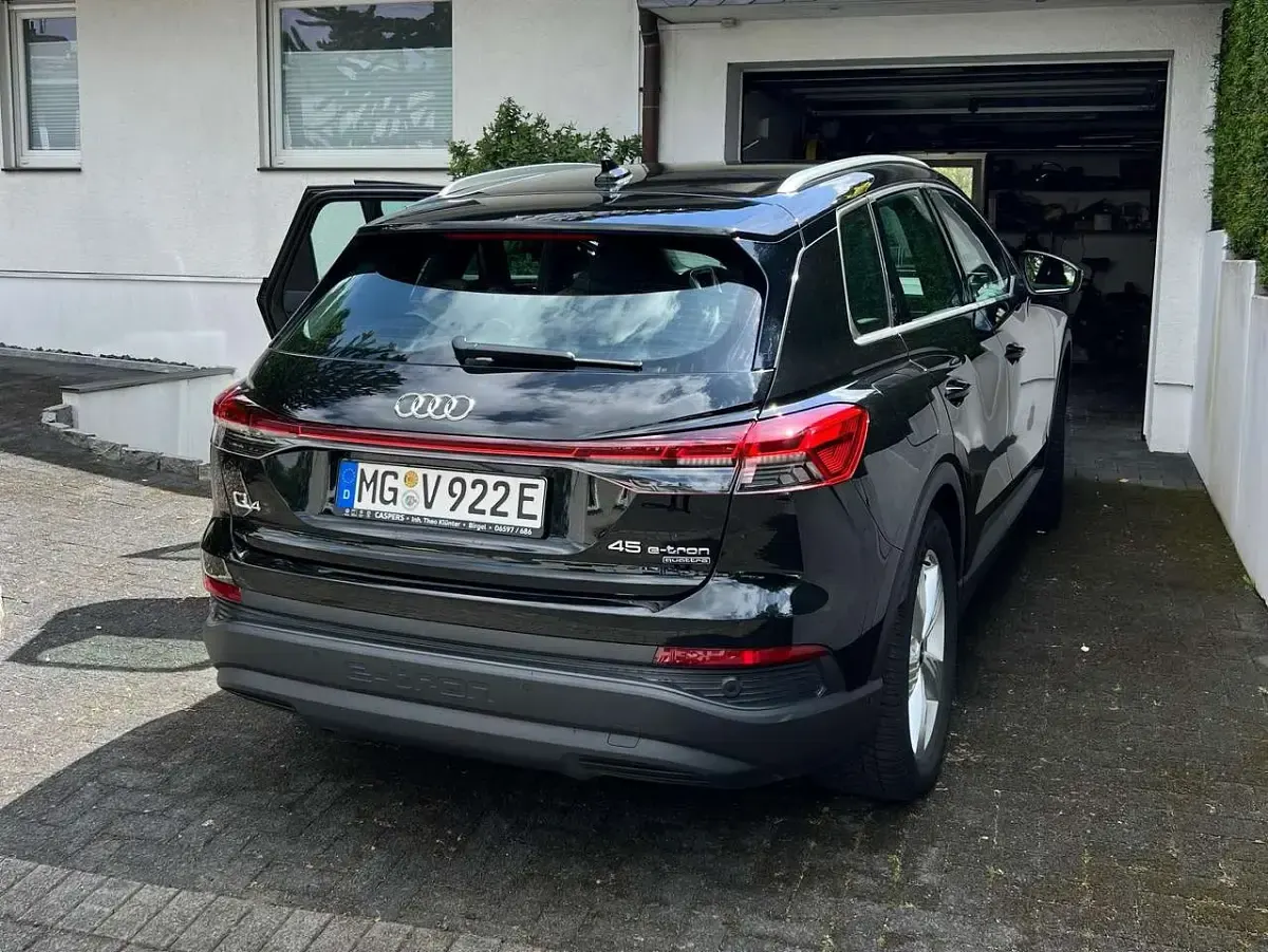 Używany Audi Q4 e-tron 194 kW (265 KM) 2022 Czarny SUV