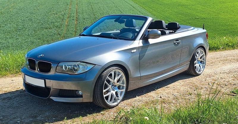 Grau Gebraucht 2012 BMW 120 Cabriolet M Sport Cabrio | 11.500 € - Bild 1/4