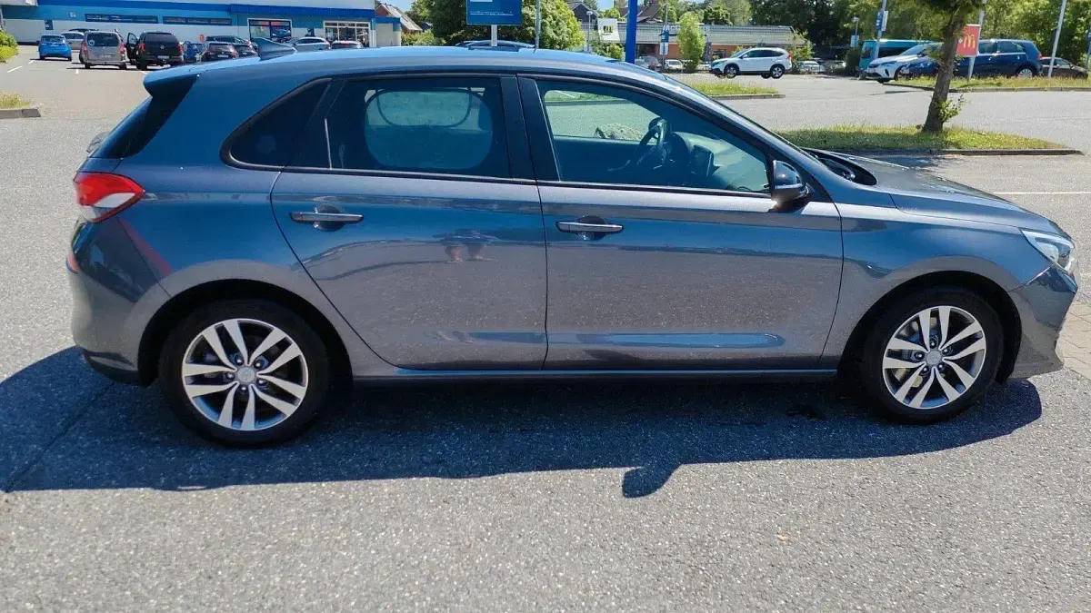 Gebraucht Hyundai i30 Passion 99 PS (72 kW) 2019 Grau Limousine